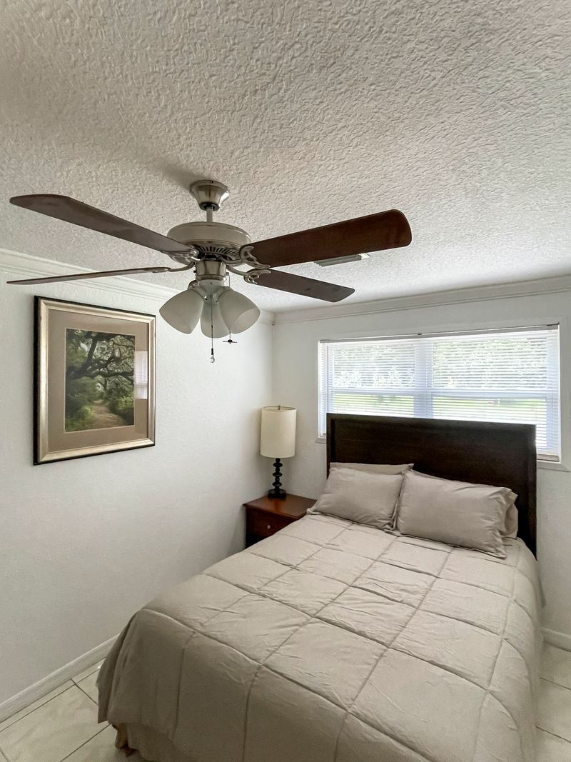 Spacious Jacksonville Home  Move-In Ready!  3 Workstations |  Cozy Cul-de-Sac |  Fast Wi-Fi (id. 4039)