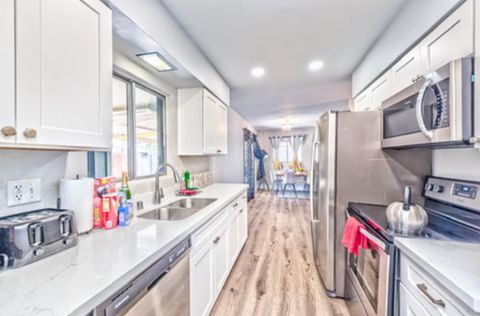 Live in Las Vegas, a 2 min to bus station, 3min to convetion center and 5 min to las vegas strip!!! (id. 21072)