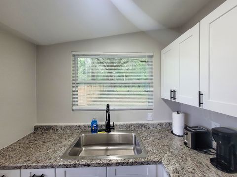 Spacious & homey Gainesville House with Workspace (id. 3101)