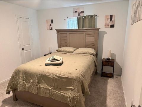 Spacious Fresno Home. Comfortable for all ages and families (id. 22387)