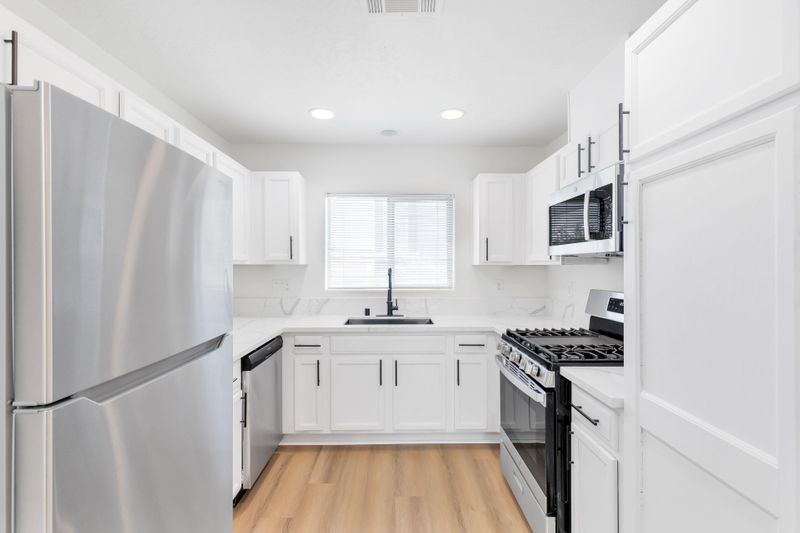 roommates in Undisclosed, Las Vegas, NV 89122 Modern Home In Quiet Neighborhood | Ensuite Master Bathroom (id. 29959) - cirtru.com