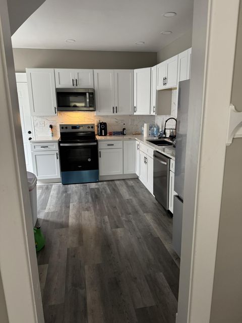 Live in Near Eastside, a 8 minute walk to transit stop Rural St & Saint Clair Ct (id. 30669)