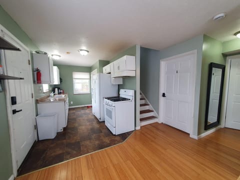 roommates in Undisclosed, Cleveland, OH 44144 Homey & comfortable Cleveland House with Dining area (id. 7954) - cirtru.com