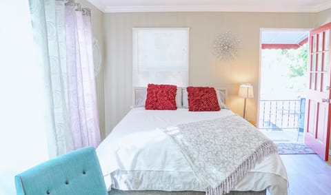 roommates in Studio City Entire Place 1Bed.1Bath - cirtru.com