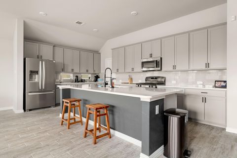 Charming modern farmhouse just outside San Antonio – your peaceful retreat awaits! (id. 4703)