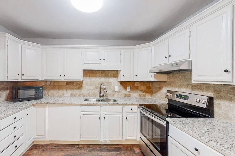 roommates in Undisclosed, Smyrna, GA 30082 A Touch of Luxury in Every Detail in this Stunning Marietta Home (id. 3591) - cirtru.com