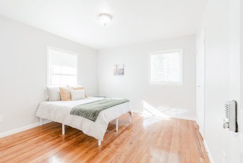 Beautifully reonvated Home in Forest Park, near South Lake Mall (id. 158)