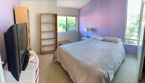 Private room in 3-Bedroom Townhouse