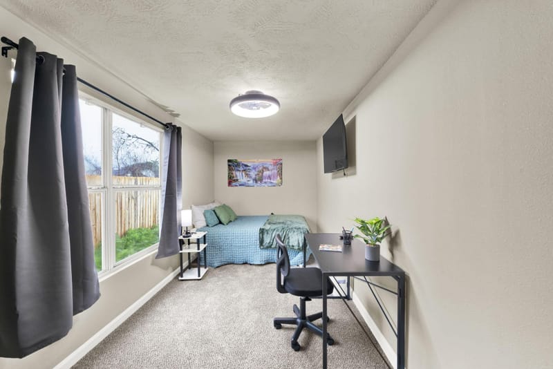North Houston Co-Living Near Transit | Smart TV & High-Speed Wi-Fi (id. 11540)