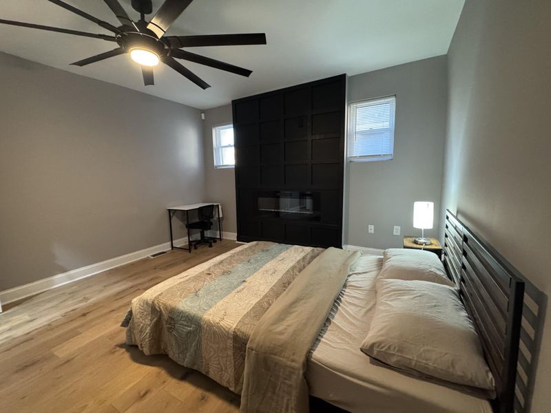 Modern & newly-renovated Baltimore House with ample parking and backyard, stone throw from several amenities including banks and less than 15 minutes from the Baltimore downtown area (id. 10297)
