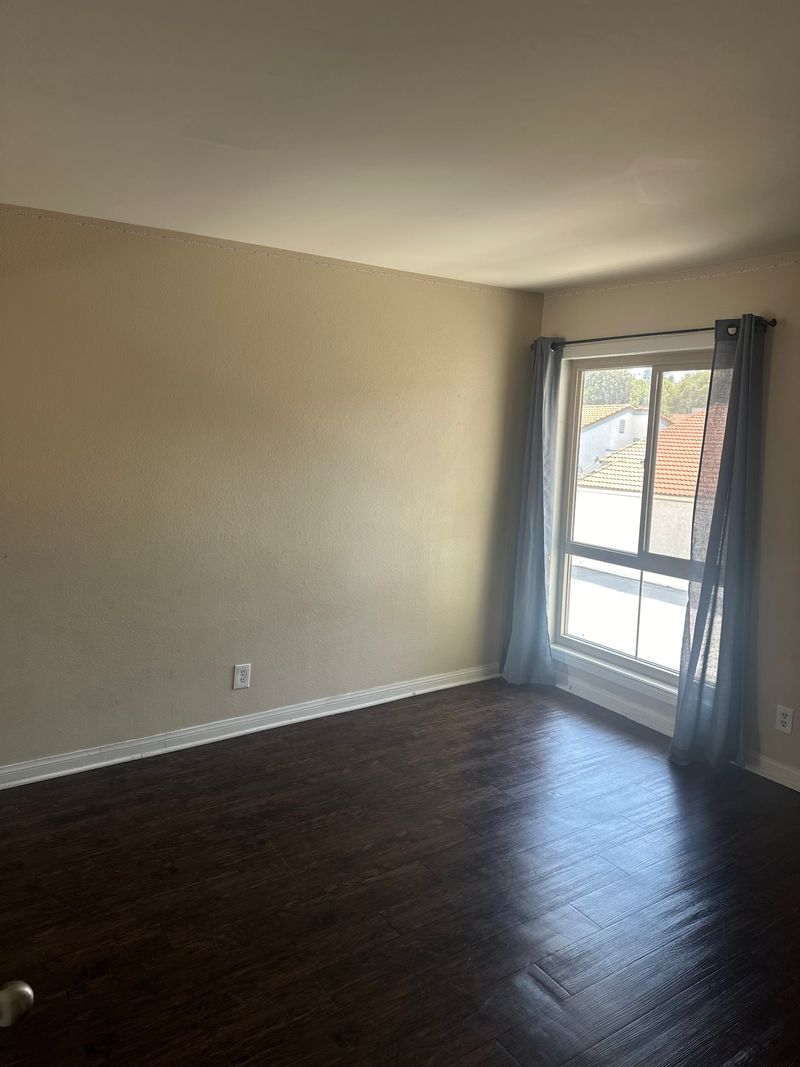 roommates in Calabasas Room2Bed.2Bath - cirtru.com