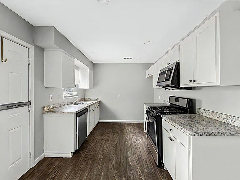 roommates in Undisclosed, Dallas, TX 75216 ROOM in MODERN, COZY BRAND-NEW Dallas 2 BATH HOME |Near Shops & Highways & BUS & TRAIN STOPS (id. 14051) - cirtru.com