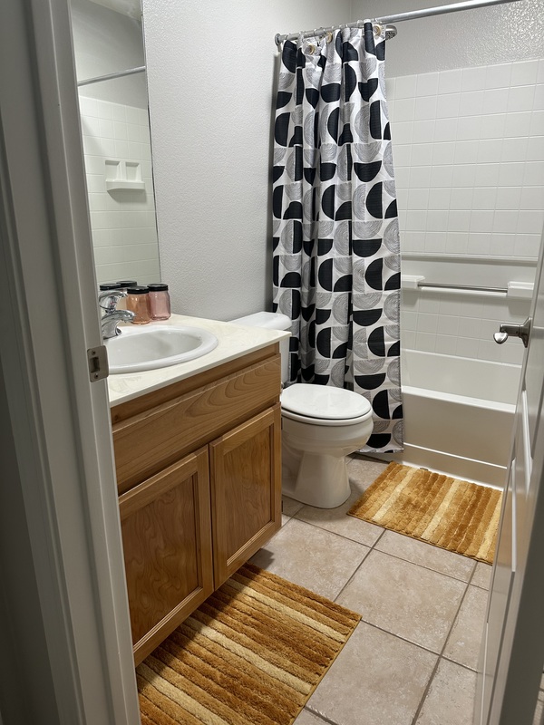 Private Room in 2Bed.3Bath