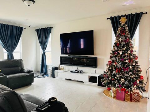 Manor PadSplit Perfect for Commuters - Quick access to Tesla, Samsung & Amazon with essential amenities and utilities included! (id. 17724)