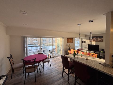 Private Room in 2Bed.1.5Bath