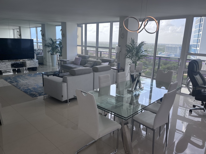 Private Room in 2Bed.3Bath