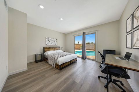 SUPERHOST HUGE POOL Home Remodeled With 5 Bathrooms, Dining Nook, 2x a Month Cleaning, FREE Washer & Dryer, Mini Fridges in Each Room, Workspace, Near Highways in Glendale, REMOTE WORK Friendly (id. 15485)