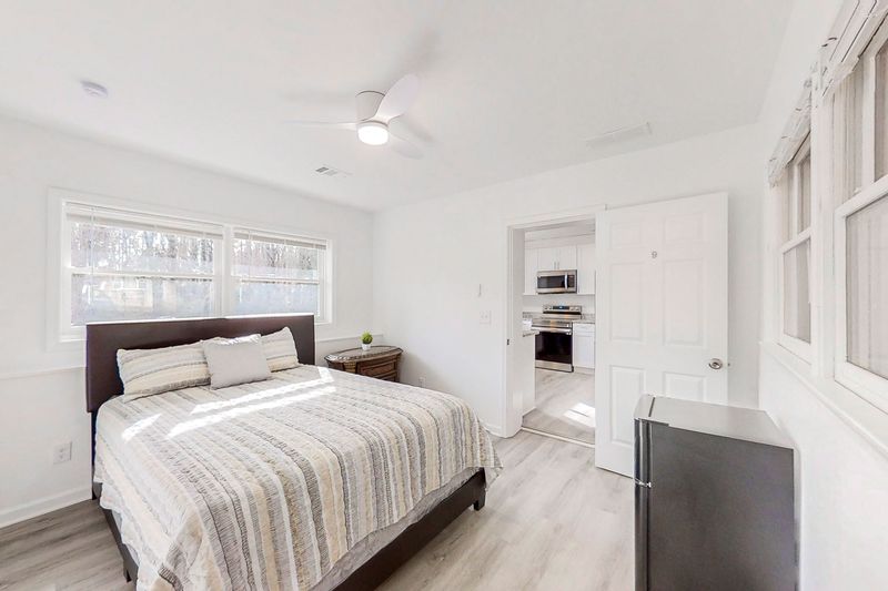 NEWLY RENOVATED HOME — PRIME LOCATION! 
 Clean • Modern • Comfortable
 Near MARTA, Major Highways & Airport 
 Responsive Staff Ready to Assist
 Move-In Ready — Your New Home Awaits! (id. 6024)