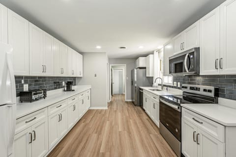 Cozy Renovated Mechanicsville Home  Great Location (id. 40579)