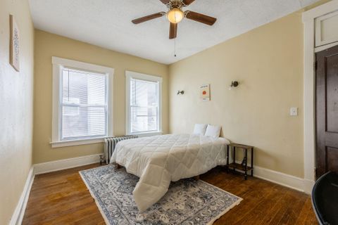 SUPER HOST  Old Hyde Park Apartment. Downtown KC. Close to everything. (id. 14726)