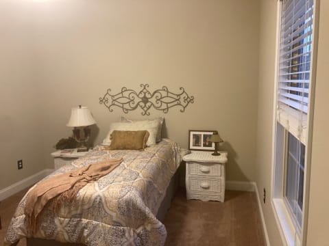 Private Room in 3Bed.2Bath