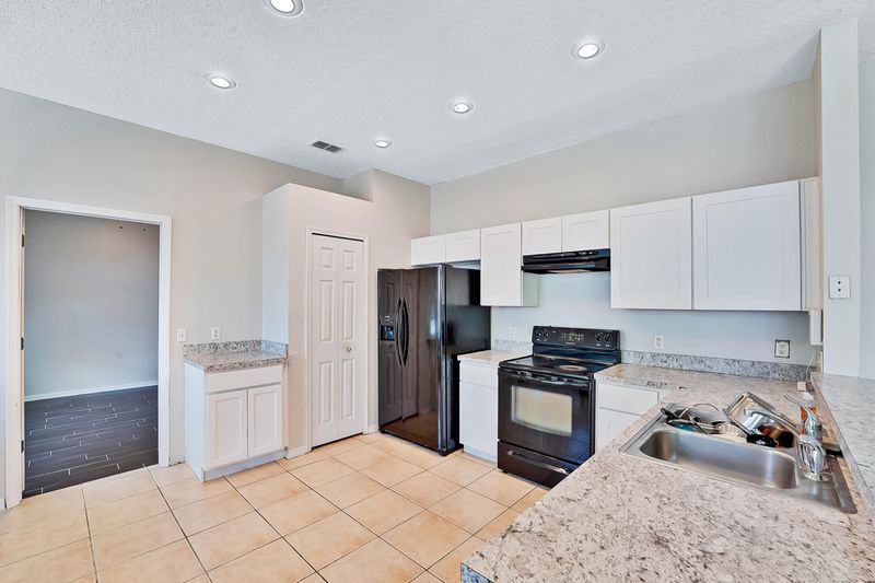 roommates in Undisclosed, Ocoee, FL 34761 Check out this amazing house with a large kitchen  and huge dining room. Free laundry and WiFi as well!! (id. 2824) - cirtru.com