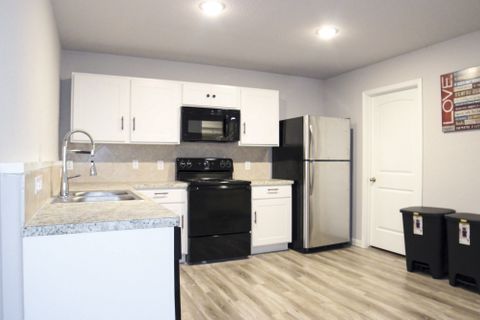 $0 MOVE IN FEE!! Newly-renovated Texas City House with Backyard (id. 6409)