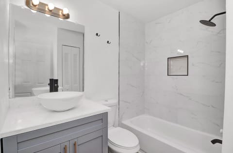 Bright & Cozy Bedroom Rental (id. 35586)