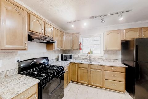 roommates in Undisclosed, Stone Mountain, GA 30088 Beautiful Split Level home in Stone Mountain, Quick Access to Downtown, 8 Min walk to Transit, Large Bedrooms, Free WiFi! Ask about how you can earn REWARDS with this **Super Host** (id. 1198) - cirtru.com
