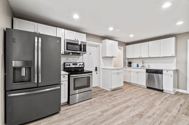Spacious ! Smart TV & mini fridge upgrades available for additional charge! (id. 8933)