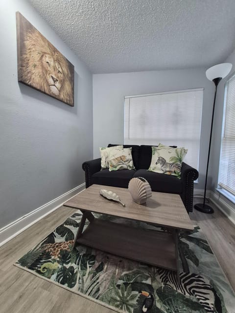 roommates in Undisclosed, Temple Terrace, FL 33617 Temple Terrace Home, a 5 minute walk to transit stop 50th St @ USF Orange Dr (id. 34987) - cirtru.com