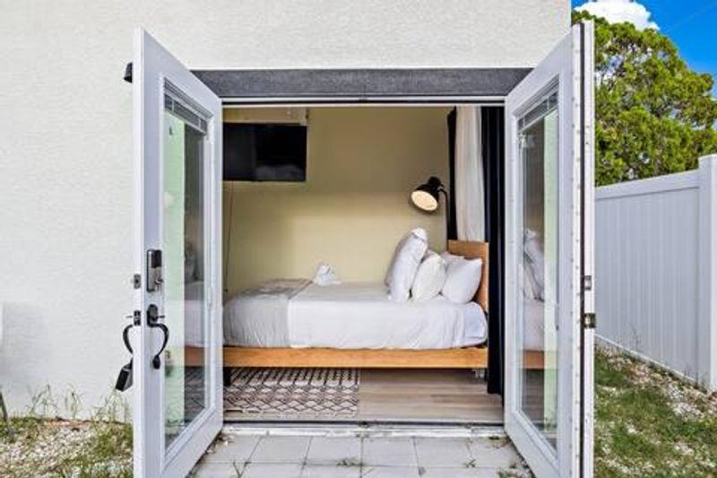 roommates in Undisclosed, St. Petersburg, FL 33713 St Petersburg Modern Gem (id. 7372) - cirtru.com