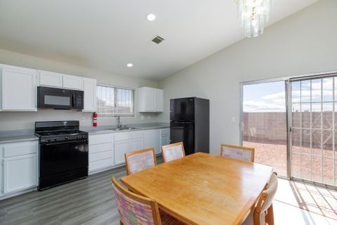 roommates in Undisclosed, North Las Vegas, NV 89032 Modern Gem in North Las Vegas | Minutes from Nellis Air Force Base, Freeways 95 & 15, & Bus Stops at Rev Wilson Ave & E Cheyenne Ave (id. 1616) - cirtru.com
