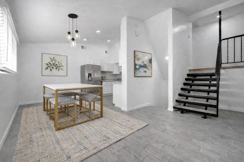 SUPERHOST Remodeled Phoenix Home Spacious With 4 Bathrooms, FREE Washer Dryer, Mini- Fridges in Each Room, Dining Nook, 2x a Month Cleaning And Near Highways and Grocery Stores, REMOTE WORK Friendly (id. 23616)