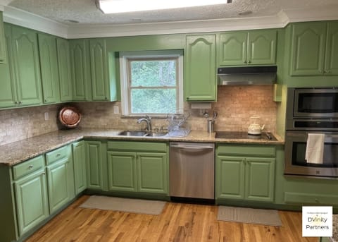 Long Term Spacious Quality Living w/ Experienced Professional Host (id. 36654)