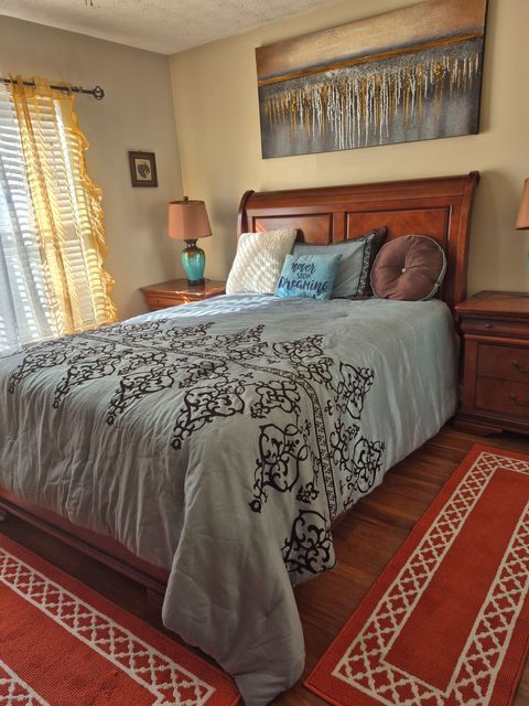 Snellville Home, a 2 hours 20 minutes drive to transit stop Hewatt Rd Park and Ride (id. 18125)