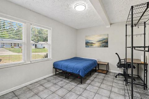Modern & Comfortable Decatur Home | Fully Furnished, Secure, Free Wi-Fi Monthly Cleanings Grocery 1.4 Miles Away  Nearby Transit (id. 33063)