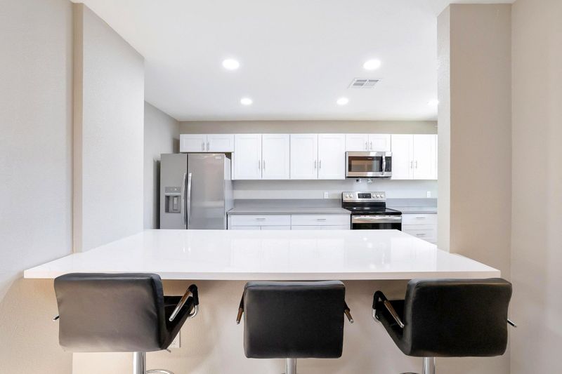 roommates in Undisclosed, Glendale, AZ 85302 SUPERHOST Newly Remodeled Home w/ HUGE Yard Gazebo, Dining & Living Room, 2x a Month Cleaning, FREE Washer & Dryer, 3 Large Fridges, Workspace, Near Highways in Glendale, REMOTE WORK Friendly (id. 8111) - cirtru.com