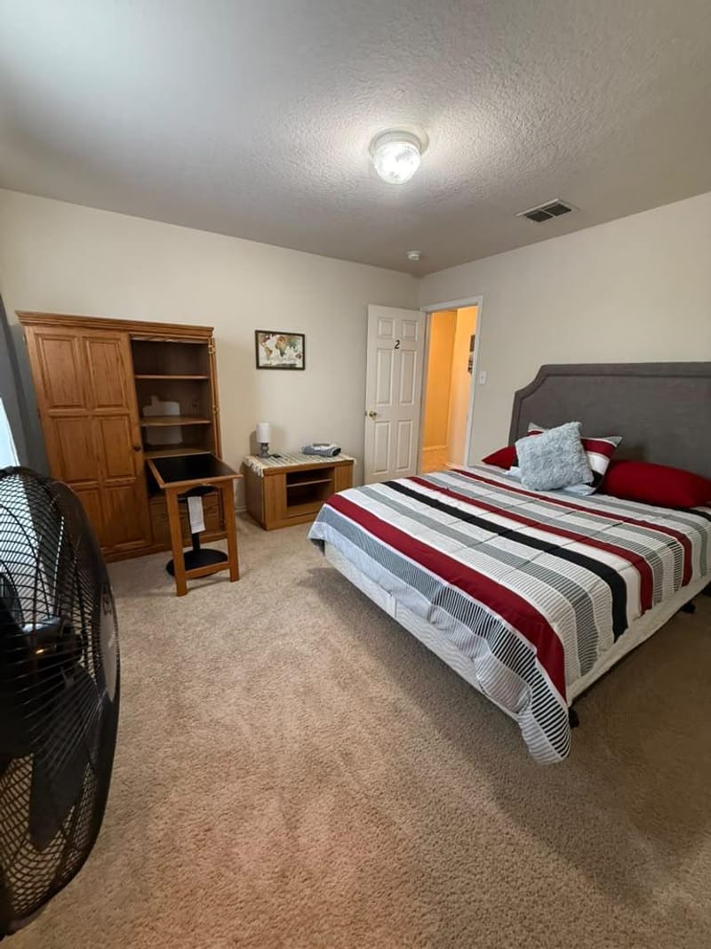 roommates in Undisclosed, San Antonio, TX 78251 Move In & Save!• 10% Off 6 Weeks • All Utilities Included | fully stocked kitchen and bedding included |  Spacious 5BR | close to Loop 1604 and Highway 151, South Texas Medical Center, Lackland Air Force Base, SeaWorld San Antonio (id. 38947) - cirtru.com