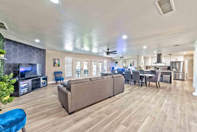 Clean cozy & Spacious & beautiful Las Vegas House with Backyard (id. 11913)