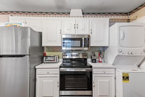 Newly-renovated & spacious Winston-Salem House with Dining area (id. 3233)