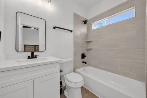 roommates in Undisclosed, Houston, TX 77088 Next-Level Co-Living in a Brand-New Duplex — Presented by RoomBridge (id. 31144) - cirtru.com