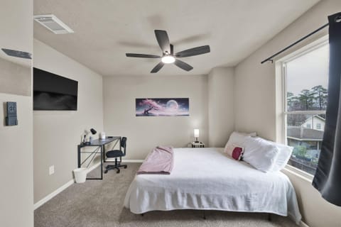 roommates in Undisclosed, Houston, TX 77093 North Houston Co-Living Near Transit | Smart TV & High-Speed Wi-Fi (id. 11540) - cirtru.com