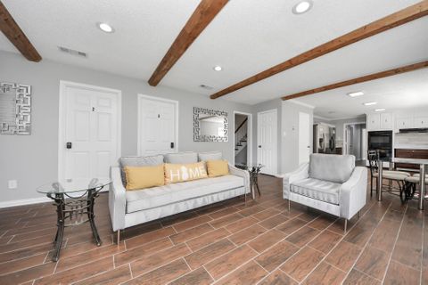 Move in today! Newly Renovated Home in Dickinson, TX! Near Houston and Galveston... (id. 14506)