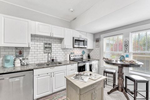 Close to downtown Bradenton Home, Walkable to bus stops (id. 3675)