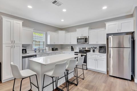 St. Petersburg House with Dining area. Comfortable & spacious (id. 10025)