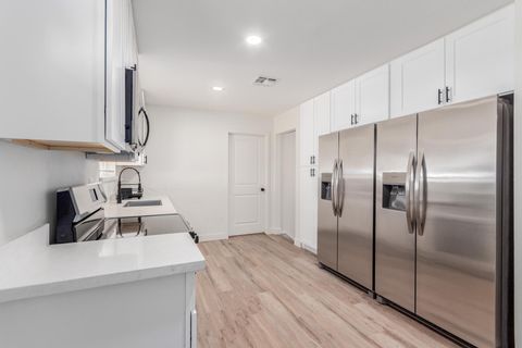 roommates in Undisclosed, Mesa, AZ 85210 Stunning & Modern Room for Rent in Beautiful Mesa House with Spacious Backyard – Stylish Living in a Prime Location! (id. 8042) - cirtru.com