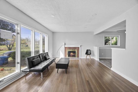 Freshly Updated Gem on Kipling Pkwy (id. 31436)