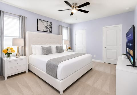 roommates in Undisclosed, Kissimmee, FL 34747 Room | Private Bathroom | Smart TV | Swimming Pool | Work Station | Gym | Near Disney • Resort-Style Setting (id. 13048) - cirtru.com