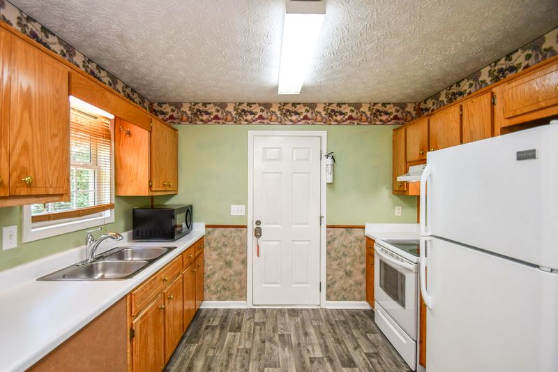 roommates in Undisclosed, Gainesville, GA 30507 Experience Modern Co-Living in Gainesville – Top-Rated Host,  Secure & Stylish Spacious Rooms – Exceptional Host Service & All Utilities with High Speed WiFi and Washer & Dryer on Premises Included! & Move-In Ready! (id. 4290) - cirtru.com